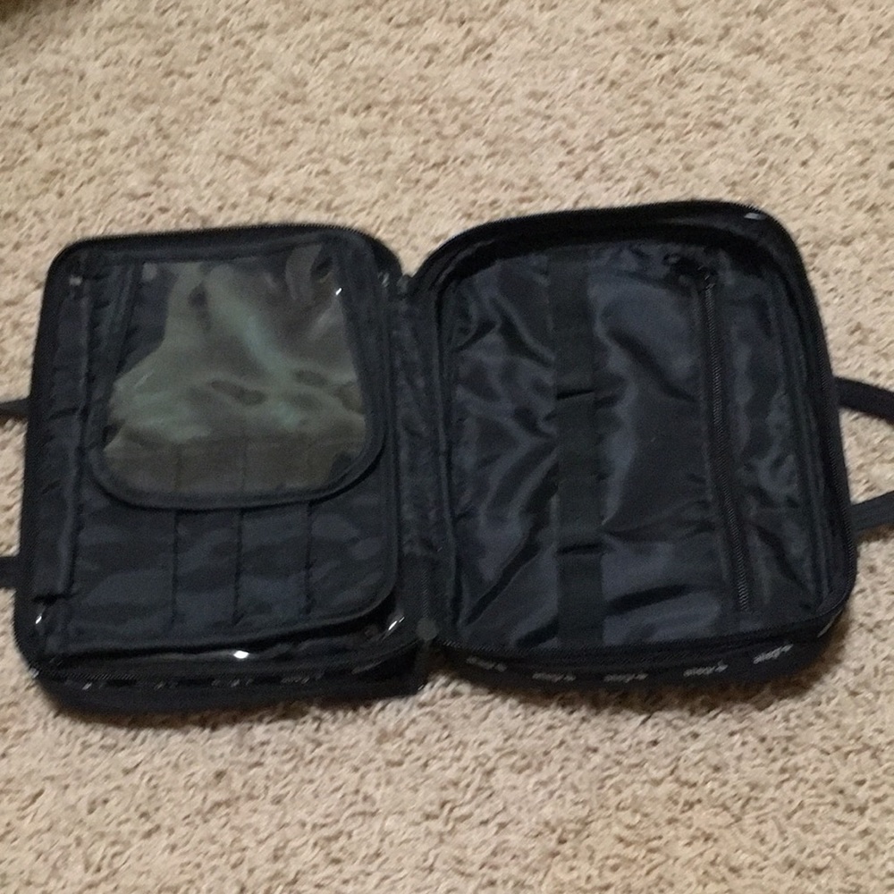 Travel makeup bag - Picture 2 of 7